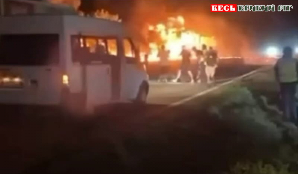 Вантажівка палає на трасі Дніпро – Кривий Ріг