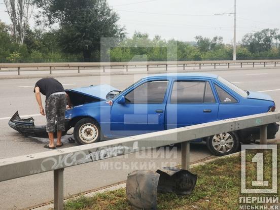 Не впорався з керуванням: у Кривому Розі легеневик Opel протаранив відбійник