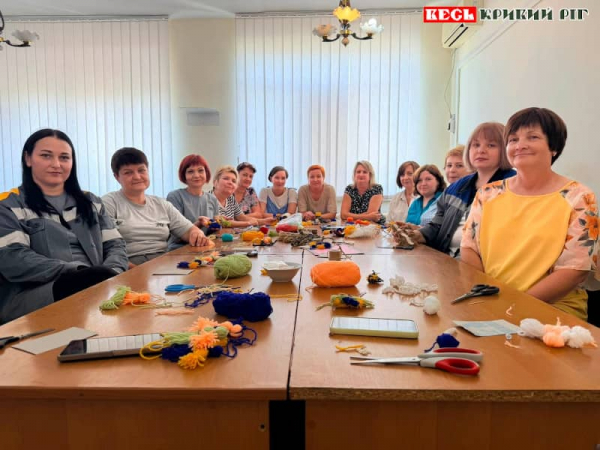 Ляльки-мотанки приготували для ярмарку робітниці Криворізької ТЕС