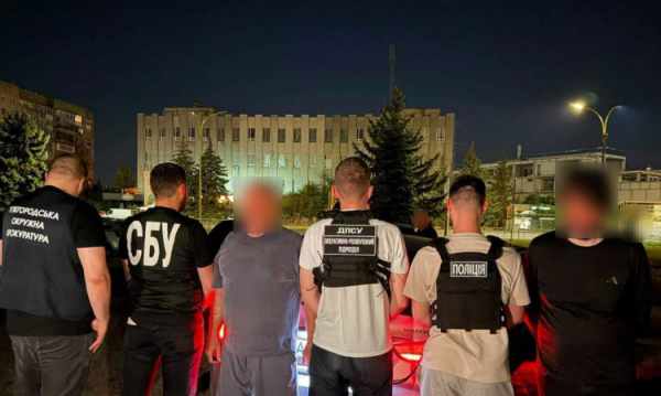Затримані організатори схеми незаконного виїзду - фото ДПСУ