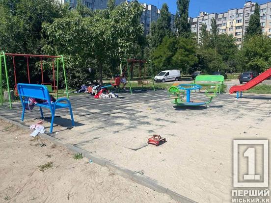 Стихійні звалища та мотлох на дитячому майданчику: у Довгинцівському районі скаржаться на безвідповідальність містян