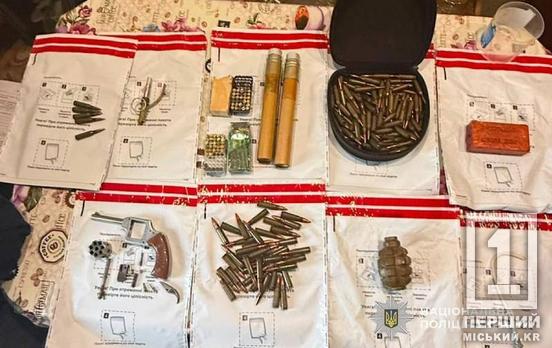 Тримав удома гранату й тротил: на Дніпропетровщині чоловіку повідомили про підозру
