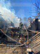 У Довгинцівському районі Кривого Рогу горіли гараж та автівка