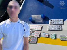 У Кривому Розі патрульні затримали чоловіка з наркотиками, який намагався втекти від правоохоронців