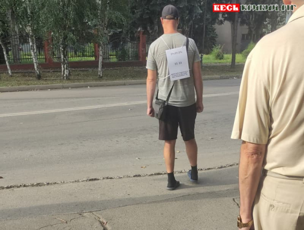 &laquo;Пророк&raquo; агітував перехожих на вулиці на Даманському в Кривому Розі