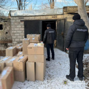 У Кривому Розі судитимуть 13 учасників групи, які незаконно виготовляли та продавали цигарки й алкоголь