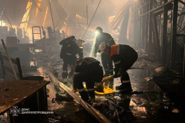 У Кривому Розі триває рятувальна операція та ліквідація наслідків терористичного ворожого удару
