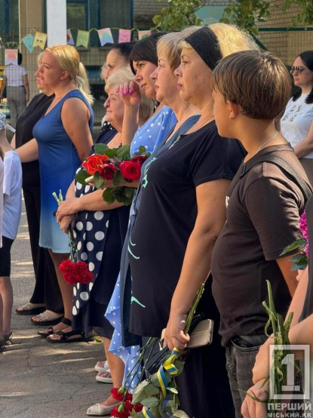 У Кривому Розі відкрили меморіальну дошку полеглому захиснику Роману Чорному