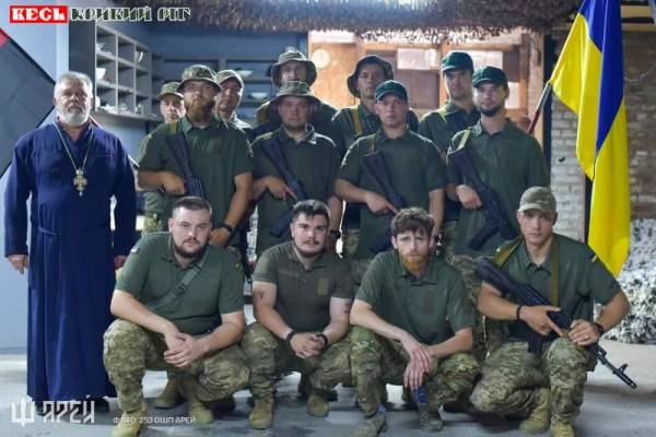 Бійці після прийняття присяги в криворізькому полку АРЕЙ