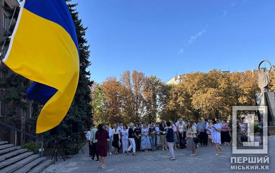 Він завжди майорітиме над вільною, сильною та незалежною Україною: у Кривому Розі з нагоди Дня державного прапора підняли синьо-жовтий стяг