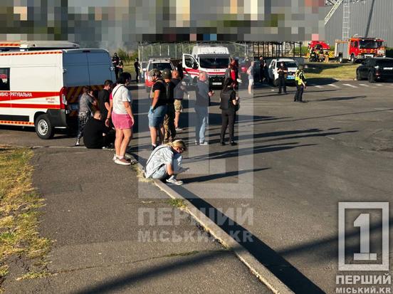 Є загиблі та багато поранених: російські терористи вдарили по торговельному центру у Кривому Розі