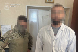 За 7 тис. доларів обіцяли вивезти військовослужбовця з частини: на Дніпропетровщині затримали трьох осіб