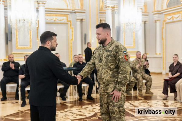 За бойовий шлях і командування: командира Rugby Team 129 ОВМБр Євгенія Дудку нагородили Хрестом бойових заслуг