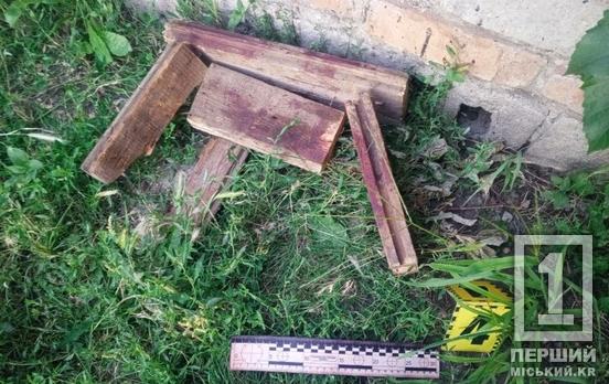 Забив табуреткою через ревнощі: у Кам`янському районі чоловіка підозрюють у нанесенні смертельних травм знайомому