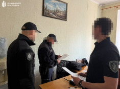 7 тисяч доларів за організацію виїзду військовозобов'язаного через Білорусь до Польщі: ДБР повідомило про підозру патрульному з Кривого Рогу