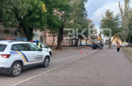 Біля Саксаганського парку екскаватор збив електроопору