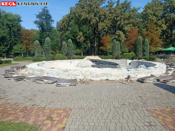 &laquo;Три каліки&raquo; ремонтують фонтан в парку Мершавцева в Кривому Розі