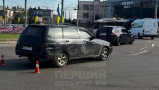 На 95-му кварталі сталось ДТП: зіткнулися тролейбус і легковий автомобіль