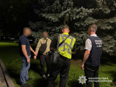На Дніпропетровщині 24-річний чоловік за  тисяч обіцяв переправити військовозобов’язаного до Румунії