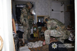На Дніпропетровщині судитимуть п’ятьох учасників наркоугруповання, які виготовляли метамфетамін