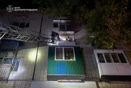 На Нікопольщині надзвичайники врятували двох підлітків під час гасіння пожежі у багатоповерхівці