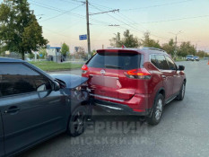 На вулиці Володимира Великого автомобіль Skoda врізався в Nissan