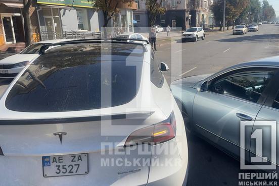 Не розминулися дорогою до автовокзалу: на Університетському зіткнулися два легковики