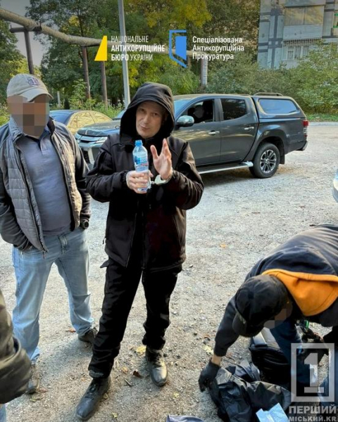 Носив форму поліції та ховався: НАБУ затримало засудженого до 11 років тюрми ексуддю з Дніпра