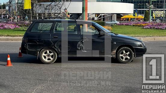 Перебудувався і зачепив: у Кривому Розі на 95 кварталі легковик не поділив дорогу з тролейбусом