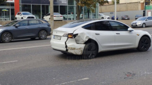 Перекинута Kia та пошкоджена Honda: аварія за участю трьох авто на проспекті Миру