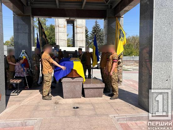 Рятував поранених побратимів під обстрілами: у Кривому Розі попрощалися з бійцем «Азову» Денисом Максимовим