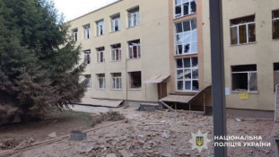 Росіяни вдарили чотирма КАБами по центру Сум, зокрема по будівлі школи, де тривало навчання