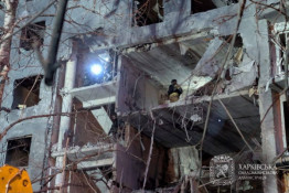 Росіяни вдарили КАБом по житловому будинку в Харкові: поранення отримали 22 людини, серед них — восьмеро дітей