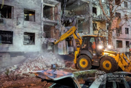Росіяни вдарили КАБом по житловому будинку в Харкові: поранення отримали 22 людини, серед них — восьмеро дітей