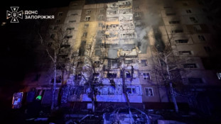 Росіяни вночі масовано атакували Запоріжжя: пошкоджено багатоповерхівки, ТЦ та навчальний заклад, є постраждалі