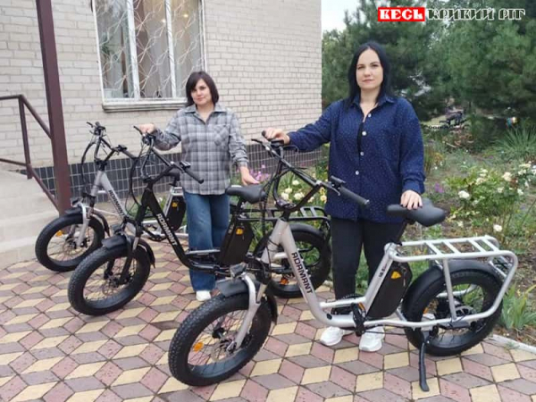 Електровелосипеди подарували соцпрацівникам Новопілля Криворізького р-ну