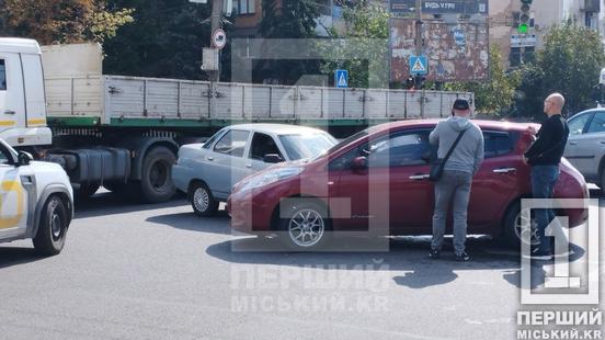У Центрально-Міському районі Кривого Рогу зіткнулися ВАЗ та Nissan