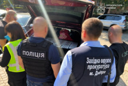 У Дніпрі викрили схему фіктивного бронювання для виїзду за кордон за 8,5 тис. доларів