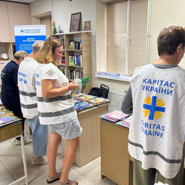 У Кривому Розі благодійники та волонтери допомогли зібрати дітей до школи: підсумки акції "Шкільний портфелик"