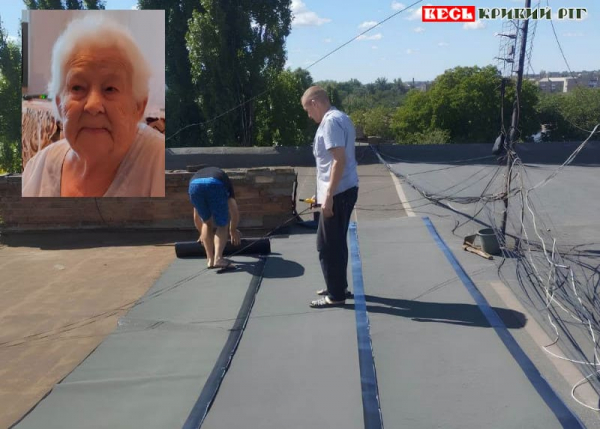 Волонтери перекрили дах над квартирою Ганни Єгорівни в Кривому Розі