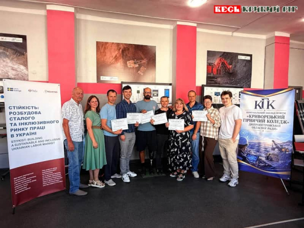 Випускники курсу з сонячної енергетики в Кривому Розі