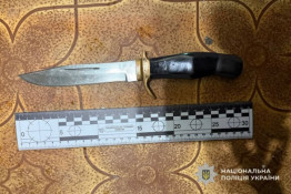 У Кривому Розі правоохоронці затримали чоловіка, який мало не вбив ножем 51-річного містянина