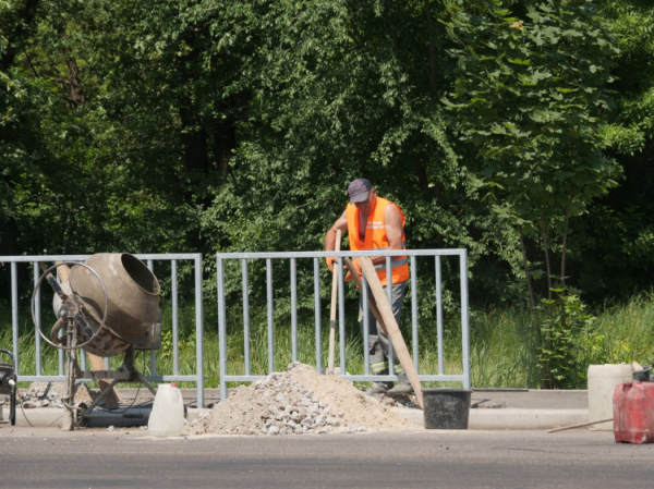 Паркани біля доріг у Кривому Розі - фото ілюстративне з відкритих джерел