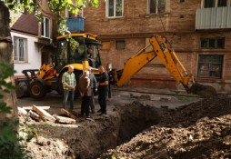 У Кривому Розі триває підготовка до зими та оновлення системи теплопостачання: у Саксаганському районі реконструюють ділянку теплової мережі
