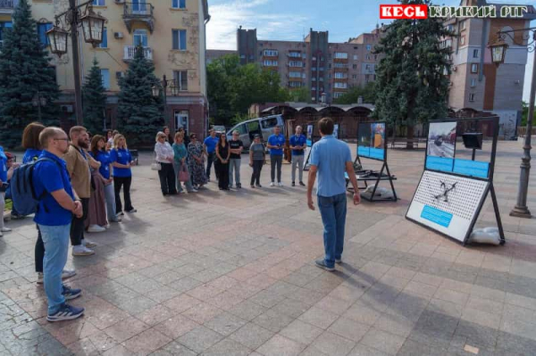 Інсталяцію «Гуманітарна система під ударом» відкрито на Арт-майдані в Кривому Розі