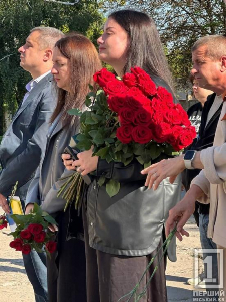 У пам'ять про капітана Олега Темченка: на фасаді гімназії №38 відкрили меморіальну дошку