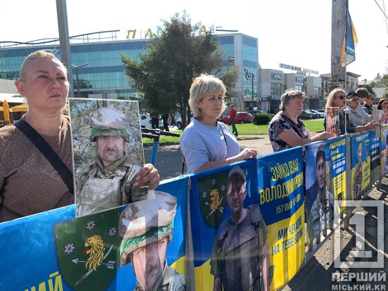 «У тебе завтра плани, у них — тортури»: у Кривому Розі на 95 кварталі відбулася акція на підтримку полонених і зниклих безвісти Захисників