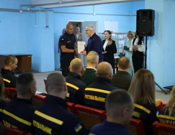 У вогонь і під завали заради інших: у Кривому Розі рятувальників привітали з професійним святом