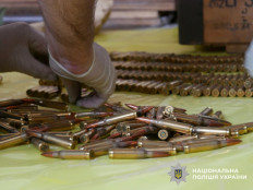 В межах операції проти незаконного обігу зброї правоохоронці виявили на Дніпропетровщині та в інших областях 10 схронів боєприпасів