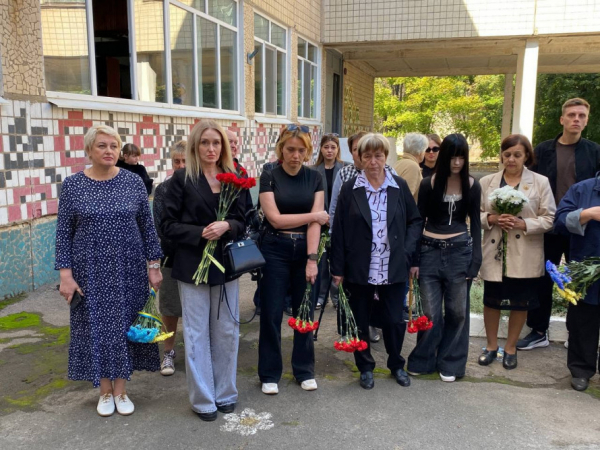 Вічна шана землякам-героям: у криворізькій гімназії увічнили ім`я полеглого випускника
